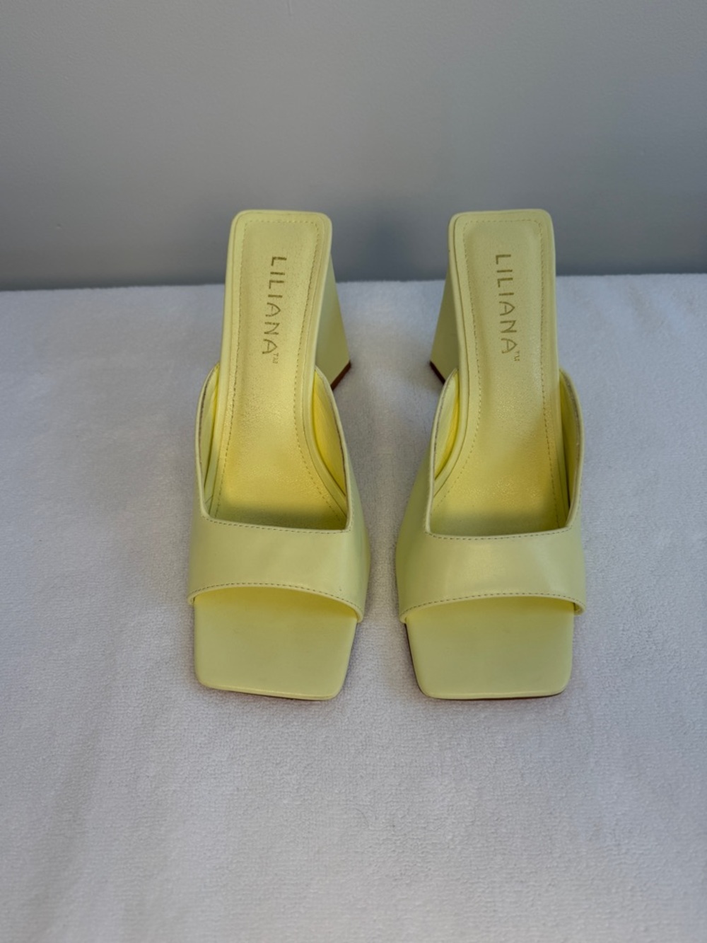 Liliana Yellow Block Heel Mule Sandals Square Toe Slip-On Heels Size 8.5